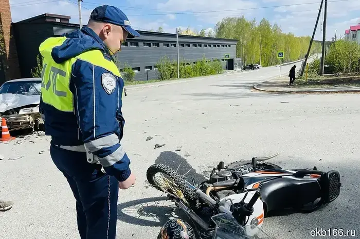 In Degtyarsk, a domestic car fatally hit a motorcyclist.