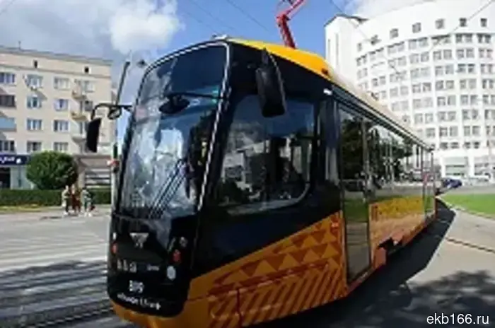 A new tram derailed in Yekaterinburg.