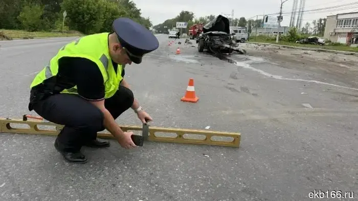 A drunk driver in an Infiniti in Kamensk-Uralsky killed four people in an oncoming car.