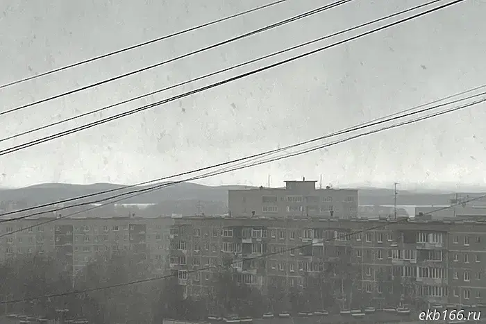 На Екатеринбург пришли дождь со снегом.