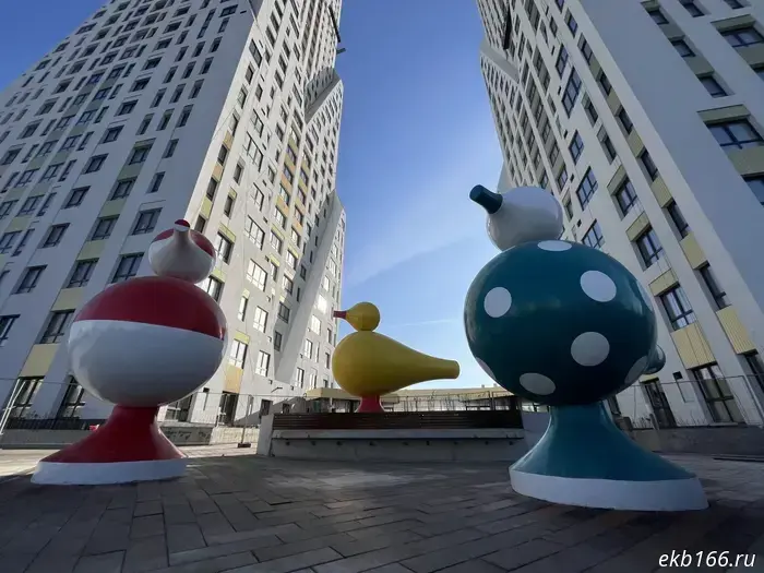 РИА Новости сообщает, что в их распоряжении оказался текст соответствующего законопроекта. Министерство образования и науки России предложило включить ЕГЭ по истории в список вступительных экзаменов на социально-гуманитарные специальности. Это касается таких направлений, как социология, юриспруденция, конфликтология, таможенное дело, публичная политика и социальные науки, реклама и связи с общественностью и других. По проекту ведомства, с марта 2026 года профильные вузы смогут сами выбирать обязательный предмет для абитуриентов — история или обществознание. Эта инициатива основана на предложении ректора МГИМО Анатолия Торкунова, которое ранее поддержал президент Владимир Путин.