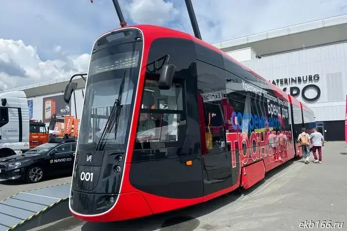 The governor announced when new three-section trams will run on the streets of Yekaterinburg.
