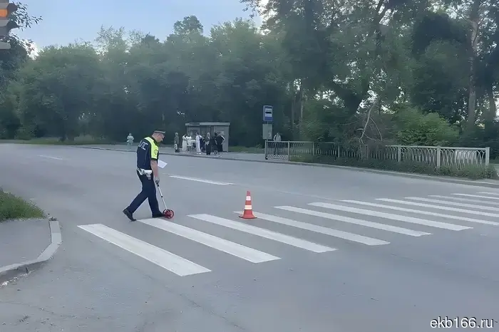 In Yekaterinburg, an unknown person on a scooter hit a 4-year-old child and fled the scene.