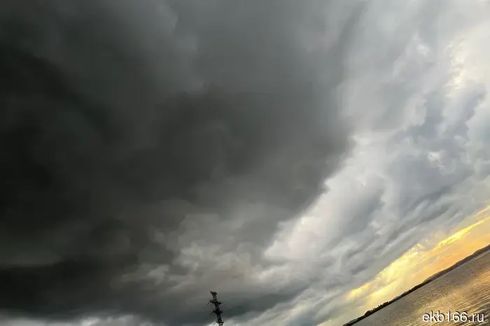 Meteorologists warned the residents of Sverdlovsk about very heavy rains.