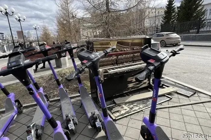 Electric scooters have returned to the streets of Yekaterinburg.
