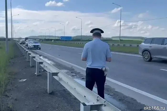 На свердловской трассе женщина-водитель наехала на велосипедиста, в результате чего он погиб.
