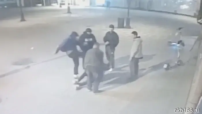 An unemployed man and a handyman beat a student on Vainer, forcing him to transfer 800 rubles.