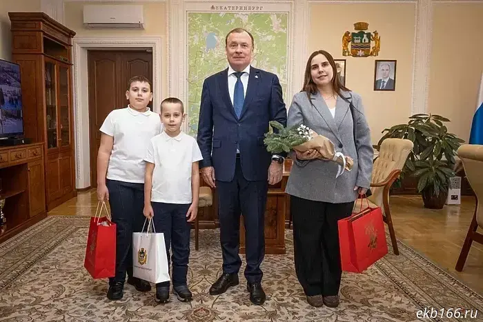 The mayor of Yekaterinburg, Orlov, met with the child who appealed to President Vladimir Putin.