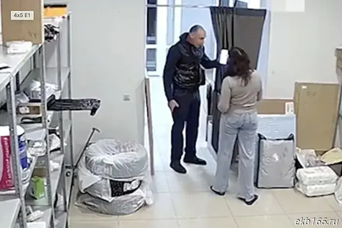 In Yekaterinburg, an unknown person reduced a female Ozon employee to tears over eye patches.