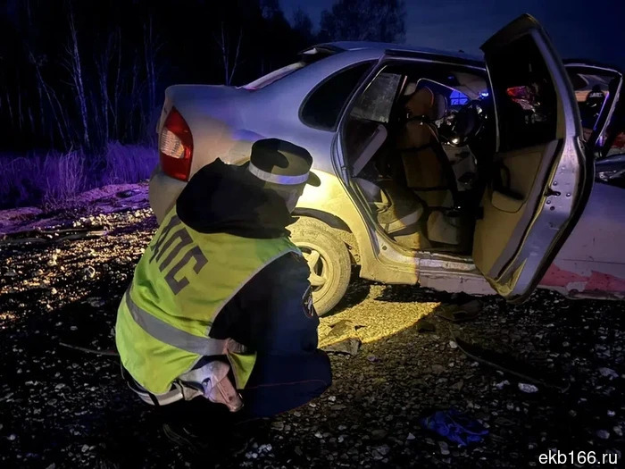 A diligent driver crashed into a concrete barrier at night on the Sverdlovsk highway (PHOTO)