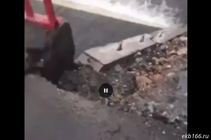 На Урале обрушивается мост, который был построен всего год назад.