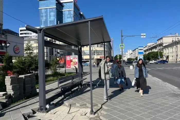 В Екатеринбурге будет установлено 150 новых остановок на месте снесённых.