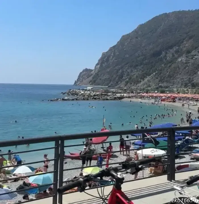 "There are more people on the beach than in Sochi": the actress from "Ural Pelmeni" criticized vacation in Italy