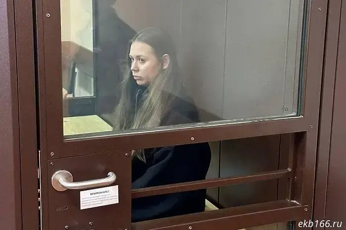 The court sentenced a flight attendant at Ural Airlines to seven years in prison for messages in a village chat.