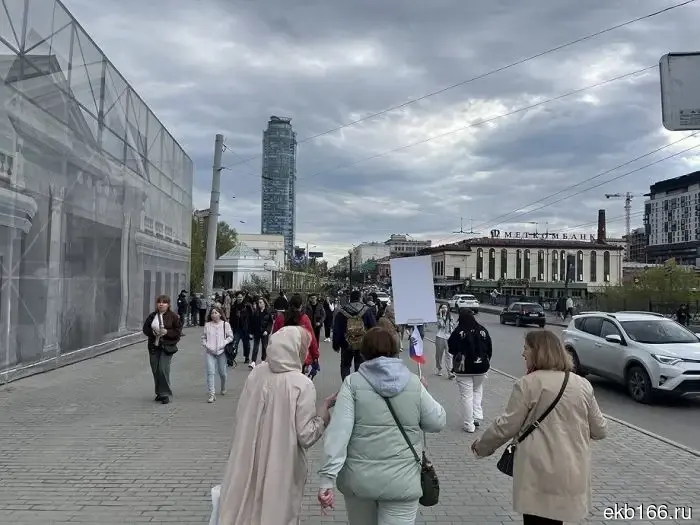 Открытие ресторана на Плотинке в Екатеринбурге прошло еще одну проверку.