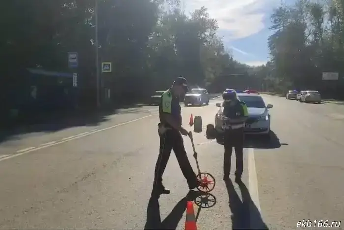 An elderly woman was killed in a hit-and-run near a bus stop in Yekaterinburg.