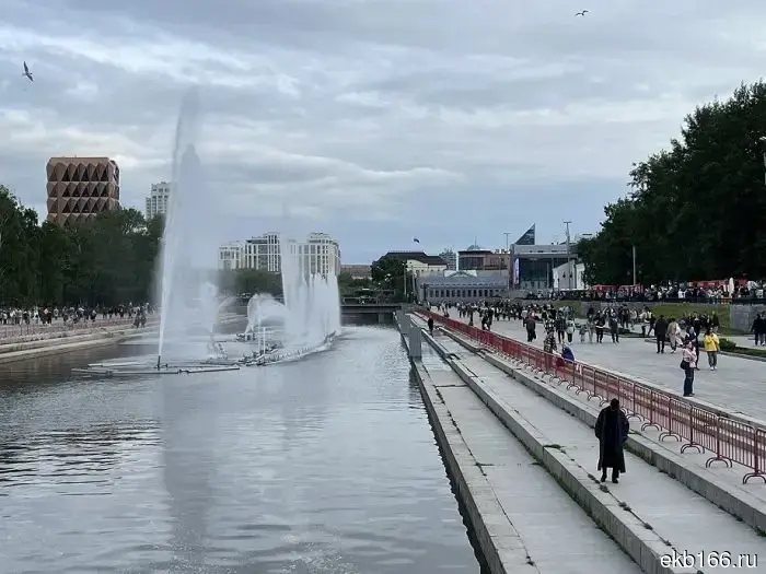 Открытие ресторана на Плотинке в Екатеринбурге прошло еще одну проверку.