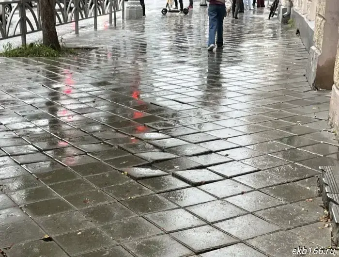 They started replacing the tiles again on Malysheva.