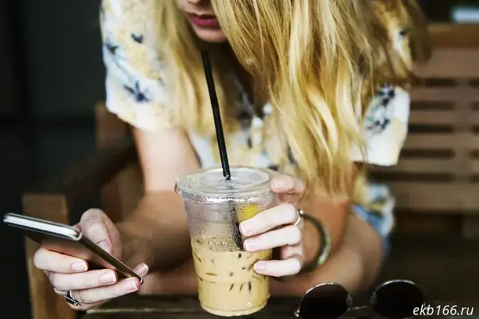 A woman from Yekaterinburg almost lost her money after trying to save on communication.