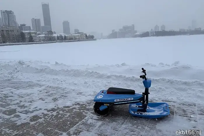 The woman who died in the fire at the store came to the rental point to return the electric scooter.