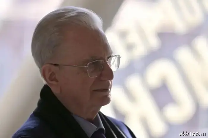 К вещам Екатерины доставил Михаил Пиотровский, директор Государственного Эрмитажа, который прибыл в Екатеринбург.