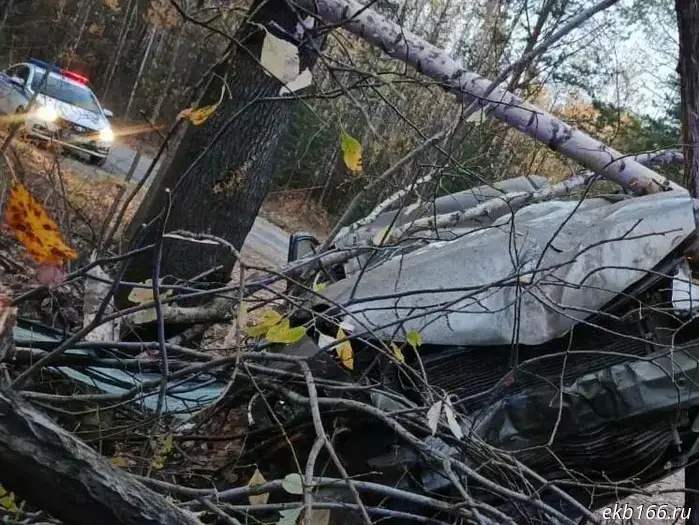 Two people in a Honda Civic were killed in a nighttime crash in northern Sverdlovsk Oblast.