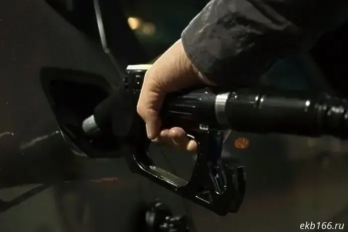 In Yekaterinburg, one of the gas stations suddenly raised gasoline prices by 11 rubles.