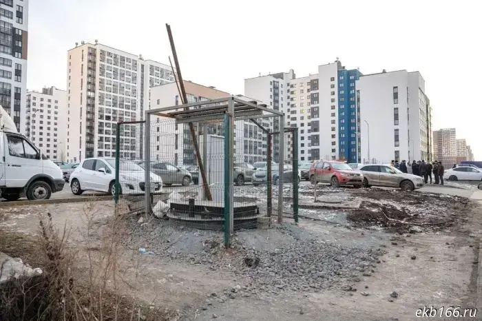 "So far it hasn't been stocked with fish." The Yekaterinburg mayor's office will repair the sewage system in a new building on Yevgeny Savkov Street.