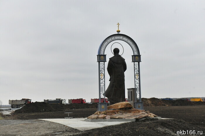 A monument to Saint Nicholas the Wonderworker was ceremoniously unveiled near the village of Chudovo (PHOTO)