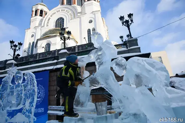 В Екатеринбурге накануне Рождества открывается новая площадка с ледяными скульптурами.