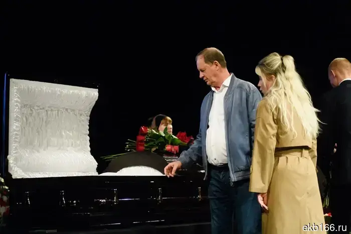 At the farewell to Gorenburg, former governor Yevgeny Kuivashev was noticed.