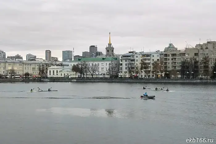 Ноябрьская погода в Екатеринбурге приблизилась к рекорду, установленному в 2013 году.