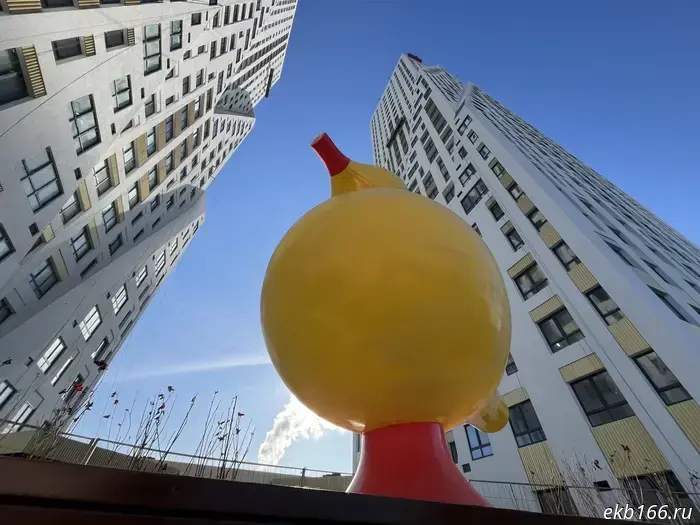 РИА Новости сообщает, что в их распоряжении оказался текст соответствующего законопроекта. Министерство образования и науки России предложило включить ЕГЭ по истории в список вступительных экзаменов на социально-гуманитарные специальности. Это касается таких направлений, как социология, юриспруденция, конфликтология, таможенное дело, публичная политика и социальные науки, реклама и связи с общественностью и других. По проекту ведомства, с марта 2026 года профильные вузы смогут сами выбирать обязательный предмет для абитуриентов — история или обществознание. Эта инициатива основана на предложении ректора МГИМО Анатолия Торкунова, которое ранее поддержал президент Владимир Путин.