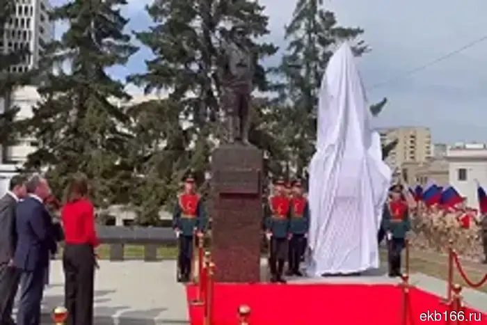 С мемориала «Черный тюльпан» в Екатеринбурге пропал десантный танк.