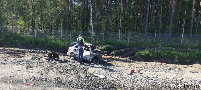 Five people died in a terrible car accident near Beloyarka on the Yekaterinburg - Tyumen highway (PHOTO, VIDEO)