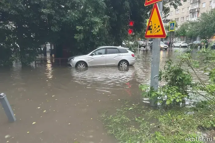 After the heavy rain, the center of Yekaterinburg was flooded again.