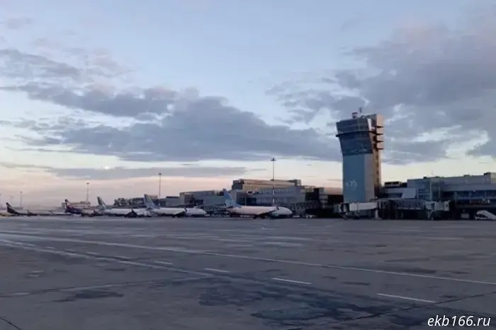 В Екатеринбурге произошела экстренная посадка самолёта.