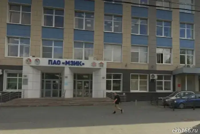 В Екатеринбурге сотрудникам большого завода запретили приносить с собой воду.