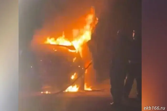 A car blocking the way of an ambulance was set on fire in Yekaterinburg.