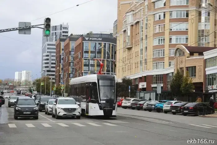 В Екатеринбурге был замечен светящийся трамвай. Это для нас?