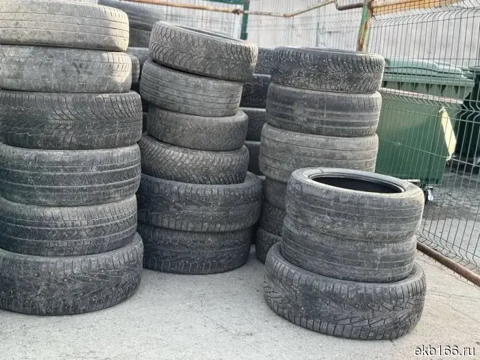 The "Special Auto Base" explained how to properly dispose of used tires.