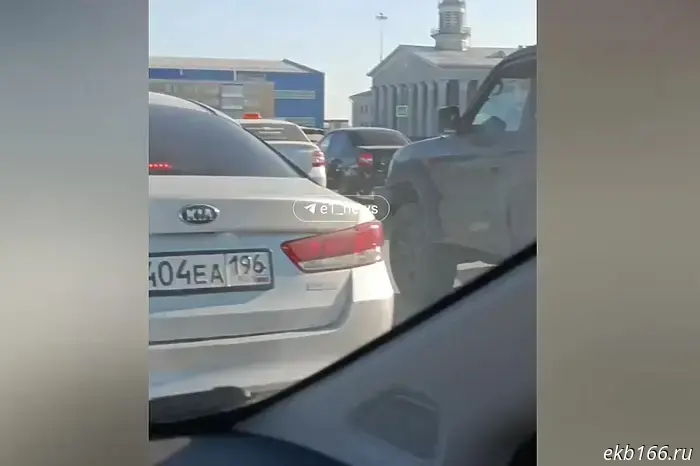 A massive traffic jam built up at Koltsovo Airport due to a terminal malfunction.