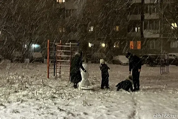 Екатеринбург на несколько часов стал зимней сказкой. Однако это вскоре завершилось.