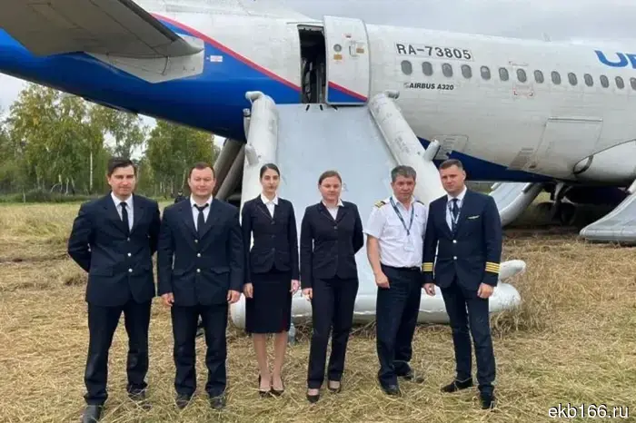 It became known where the former pilots of "Ural Airlines," who landed the plane in a wheat field, are now.