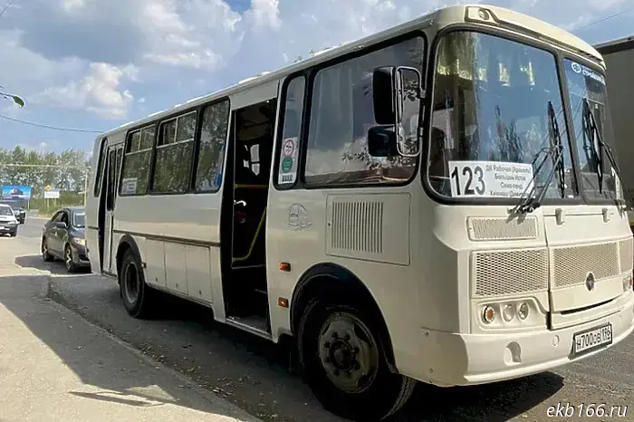Yekaterinburg residents complained about being unable to travel on a popular bus route.