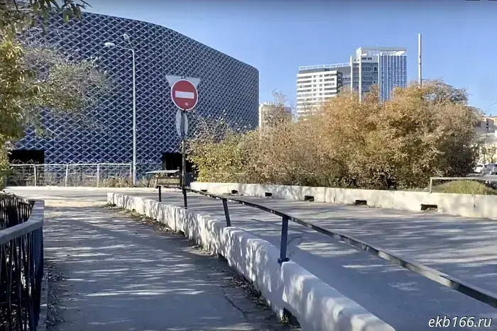 A new road was laid through a tunnel in Yekaterinburg.