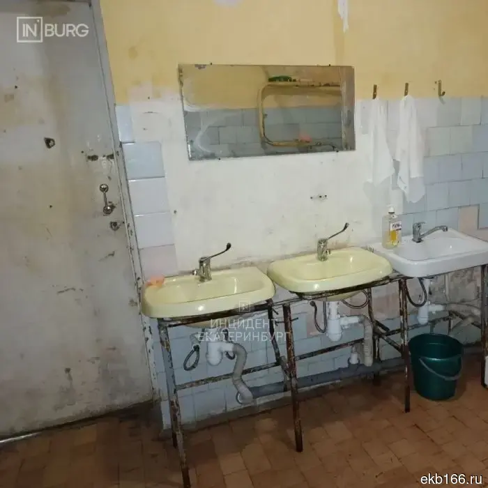 Жительница Екатеринбурга выразила недовольство состоянием тубдиспансера на Сибирском тракте — фотографии.