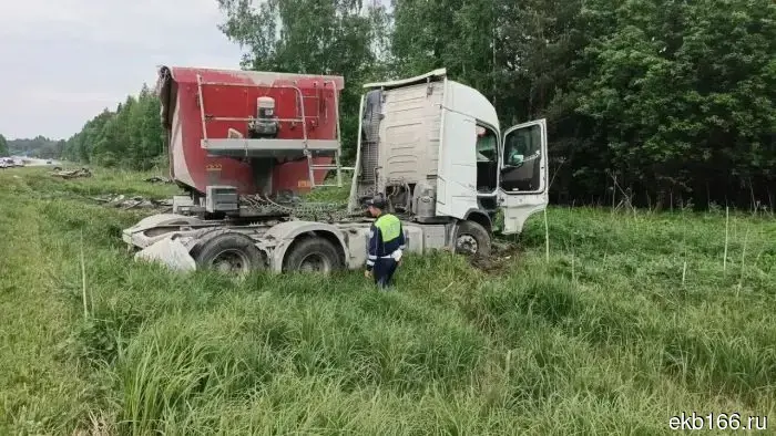 В ужасном дорожно-транспортном происшествии на свердловской трассе погибли четыре человека.