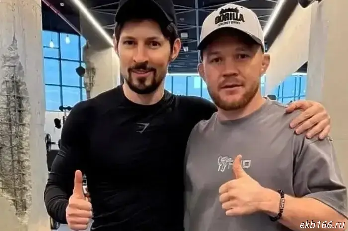 Уральский спортсмен сделал снимок с Павлом Дуровым.