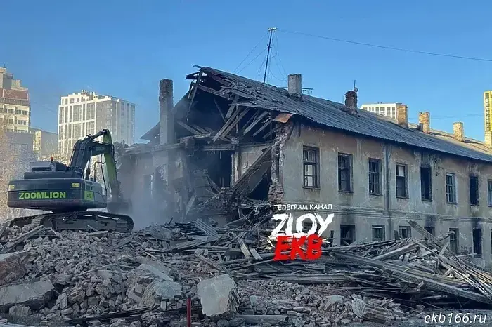 In the southwest, a large abandoned house was demolished.